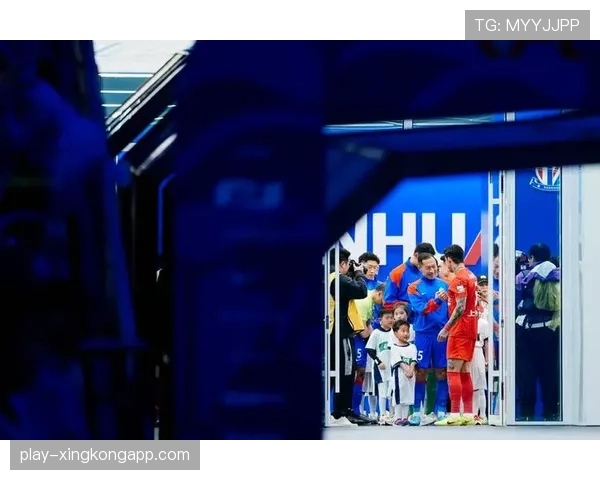 海港德比战二十分钟连伤四将 加布里埃尔右膝重伤被担架抬离